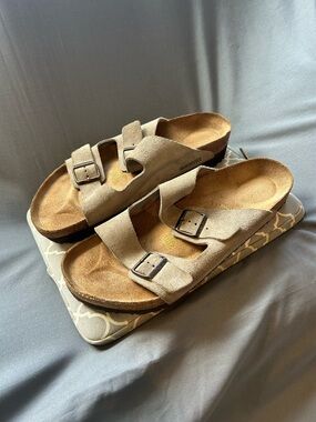 Birkenstock Arizona Suede Sandals (LIKE NEW)